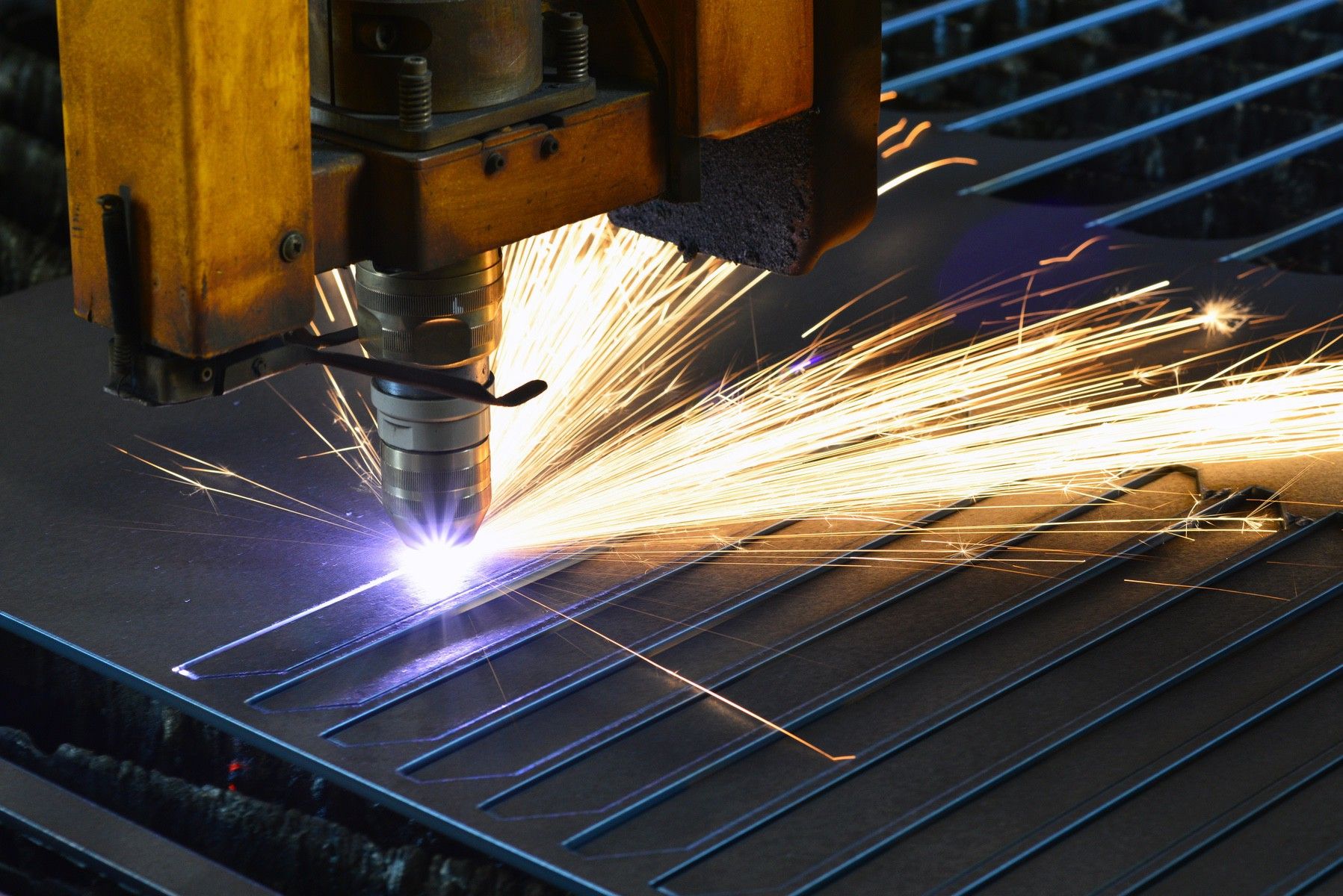 TRENOVA-Metall Faszination in Metall